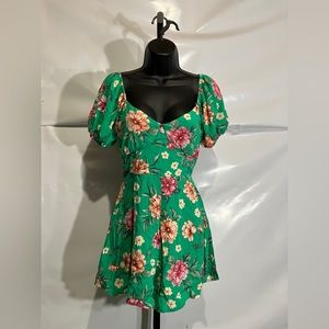 Women’s Floral Tie Back Romper Size Large